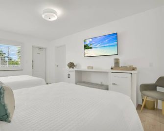 Boutique Hotel 2 Double Beds With Pool, Location! 1 Block To Beach/Restaurants - Deerfield Beach - Slaapkamer
