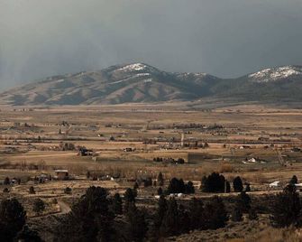 Modern Tiny House With Spectacular Views - Stevensville - Vista del exterior