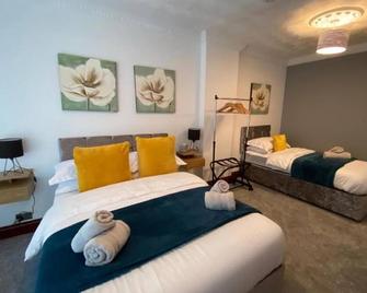 7 Person Home Flat w Parking - Near Swansea Centre - Swansea - Chambre