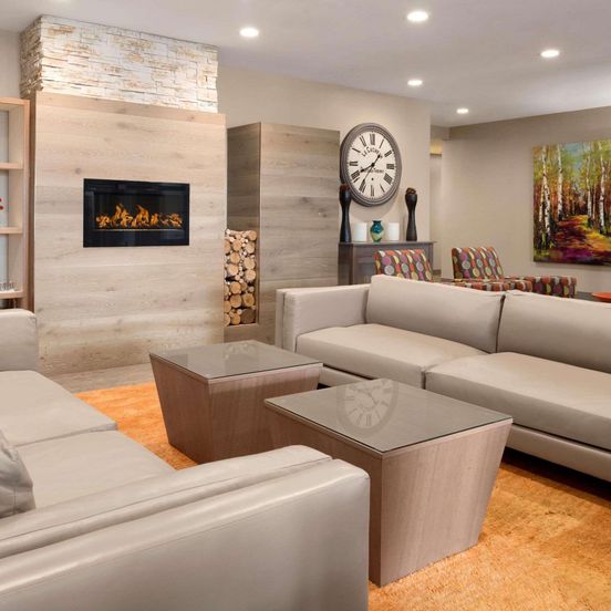 Lounge view of Country Inn & Suites by Radisson, Duluth North, MN