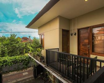 Kuta Legian Inn - Kuta - Balcony