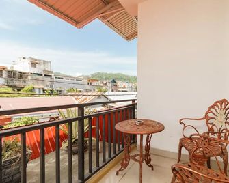 Hotel Pondok 68 by RedDoorz - Padang - Balcony
