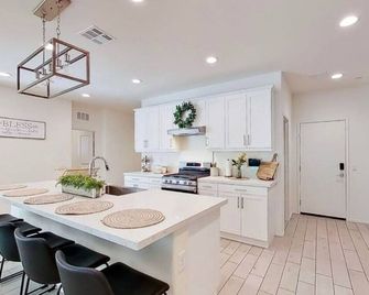 The Lancaster Gem! - Lancaster - Kitchen