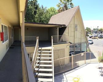 Discovery Inn - Modesto - Balkong