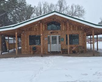 Just Steps Away From Rainbow Lake In This Dog Friendly Cabin - Pinetop-Lakeside - Building