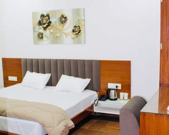 The Loya Hotel - Sri Muktsar Sahib - Bedroom