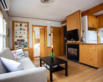 The Loon Muskoka Cabin - Tealakecottages - Muskoka - Living room