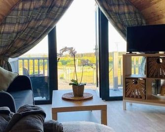 Dutch Spotted Glamping Pod - Ballaghaderreen - Living room
