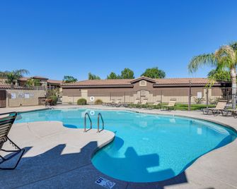 Pool Access, Private Patio and Grill Mesa Condo! - Mesa - Pool