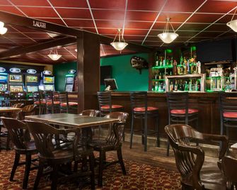 Travelodge by Wyndham Lloydminster - Lloydminster - Bar