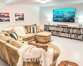Riverside Living at its Finest - Thompson Falls - Sala de estar
