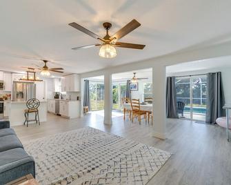 Port Charlotte Canal-front Home w/ Private Pool! - Port Charlotte - Living room