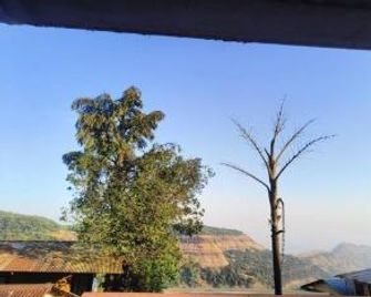 Kaushik Cottage Matheran - Matheran - Balcony
