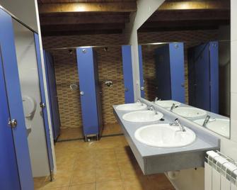 Albergue Santo Tomas De Canterbury - León - Bathroom