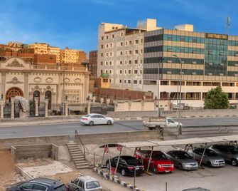 Saray Pyramids & Museum View Hotel - Cairo - Outdoors view
