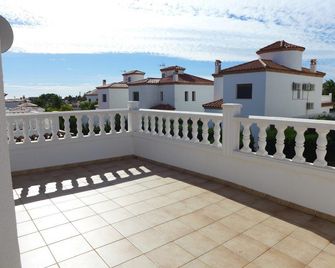 Villa California | Rentalmar - Miami Platja - Balcon
