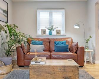4 Roseland Apartment, Arundel - Arundel - Living room