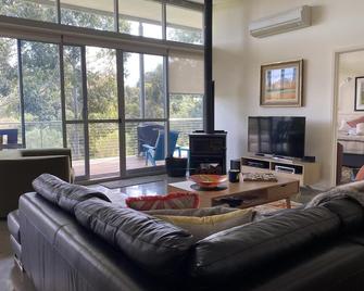 Moriarty Retreat - luxe couple's getaway - Yallingup - Wohnzimmer