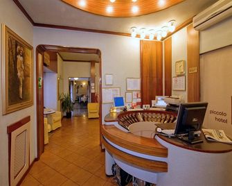 Piccolo Hotel - מילאנו - דלפק קבלה