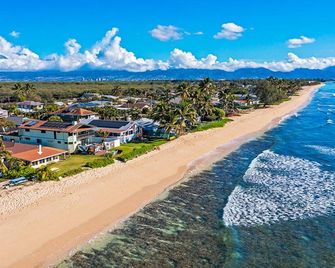 Renovated Steps to the Beach Cottage in Ewa Beach Serene Home w/Full Kitchen - Honolulu - Strand