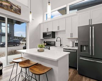 Whitefish All Seasons Getaway - Whitefish - Kitchen