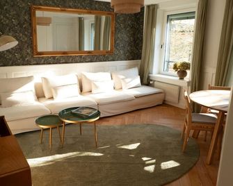 Boho Suite Zürich - 80 qm, 3 Schlafzimmer, Balkon & Zugang zur Dachterrasse mit Grill & Seesicht - Zúrich