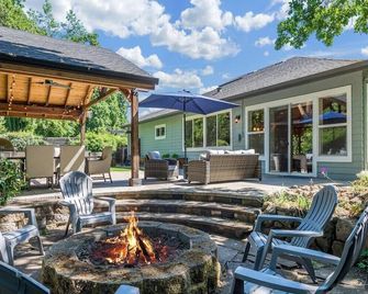 Wine Country Harvest Vacation Home - Santa Rosa - Patio