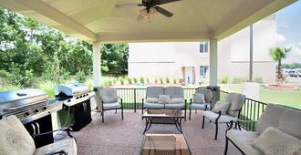 Candlewood Suites Alexandria - Alexandria - Patio