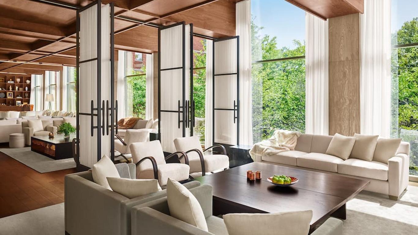 بابليك، آن إيان شرايغر هوتل