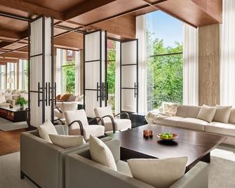 Public - New York - Oleskelutila