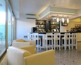 Hotel Plus Vedado 500 - Гавана - Бар