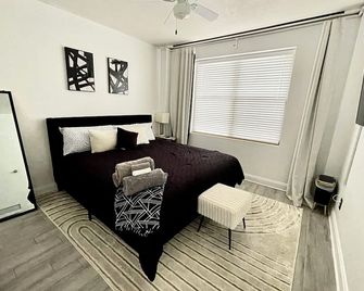 Luxury Skyrise Condo Downtown Jax - Jacksonville - Bedroom