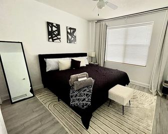 Luxury Skyrise Condo Downtown Jax - Jacksonville - Bedroom