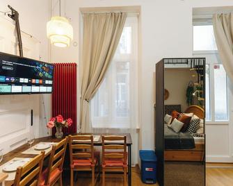 Bercsényi apartments - close to the Rudas Thermal Bath - Budapest - Dining room