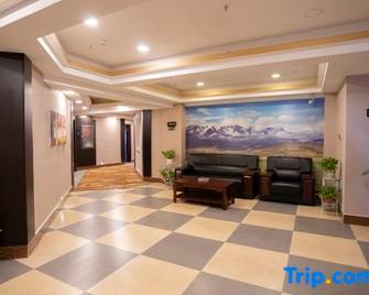 Deli Holiday Hotel - Baishan - Lobby