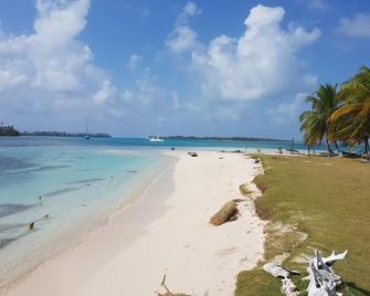 San Blas Island Private Cabin + Island Tour + Meals Included - San Blas - Playa