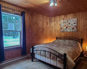 Le Chalet des Amis du Monde Charming cottage in the heart of nature. - Saint-Alexis-des-Monts - Ložnice