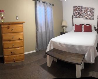 2-bedroom house in phenomenal San Antonio near downtown. Historic beautiful area - Σαν Αντόνιο - Κρεβατοκάμαρα