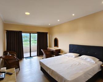 Puncak Inn Resort Hotel - Puncak - Bedroom