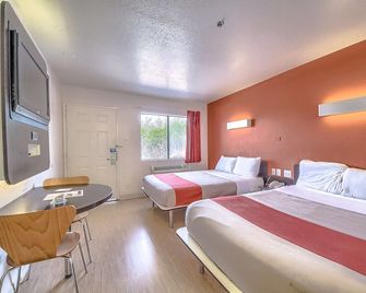 Motel 6 San Antonio - Fiesta - San Antonio - Schlafzimmer