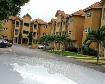 Modern London Decor Guest Apartments - Kingston - Building