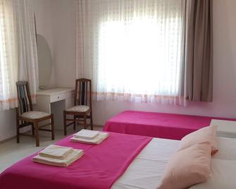 Ayvalik Pansiyon - Ayvalik - Bedroom