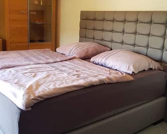 Beautiful apartment balcony / Rhine view: Rhine, Rheinsteig, hiking box spring bed - Kamp-Bornhofen - Schlafzimmer