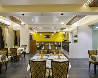 Hotel 3 Leaves Kolhapur - Kolhāpur - Restaurant