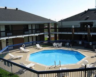 Walking Horse Lodge Lewisburg - Lewisburg - Piscina
