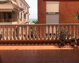 Apartment 30 secs from the beach with sea views - Moncofar - Balcón