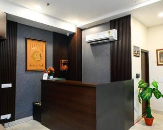 hotel infraview - Zerakpur - Front desk