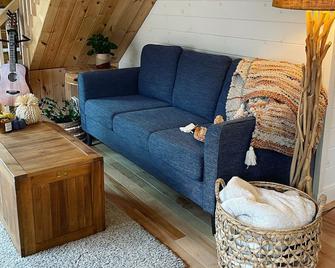 Log cabin on the hill - Haliburton - Pokój dzienny