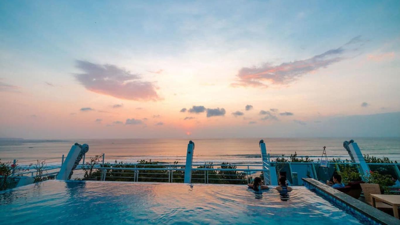 Kutabex Beachfront Hotel