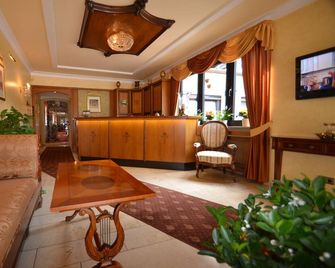 Hotel Unter Den Linden - Rudesheim am Rhein - Vastaanotto